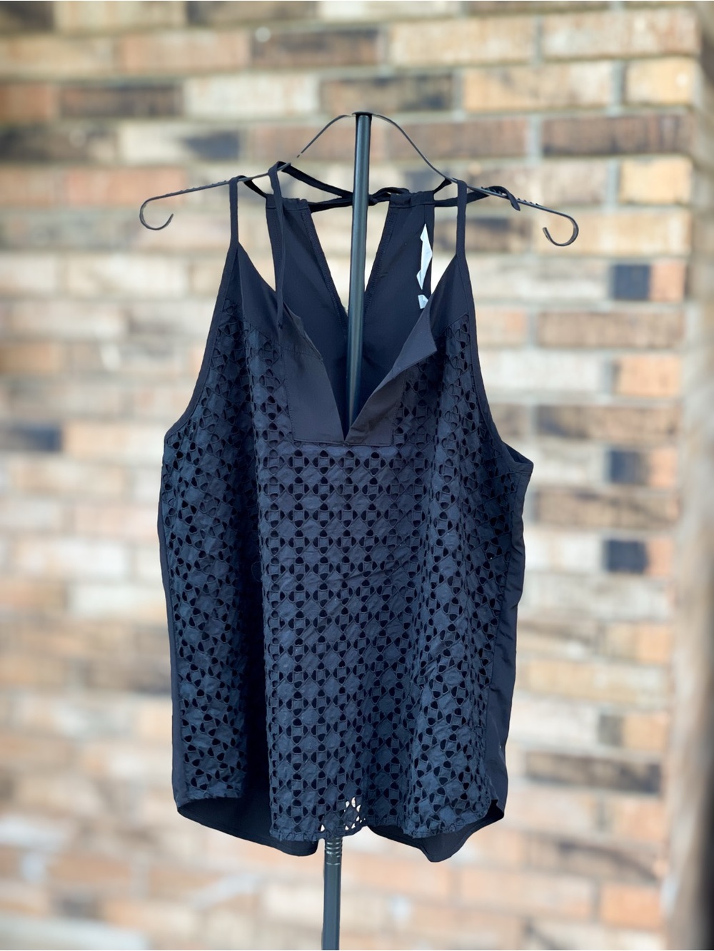 Athleta Black Eyelet V Neck Tie Back Tank Top Size XL